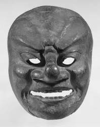Bugaku Mask (trä med rester av röda och svarta pigment)