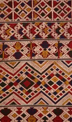Detalj av en phaa sabai gjord av Tai Nuea eller Tai Daeng vävare från Hua Phan, Laos (textil)