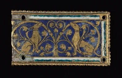 Plack, troligen från en relikvieskrin, ca 1200-1250 (förgylld koppar, champlevéemalj)