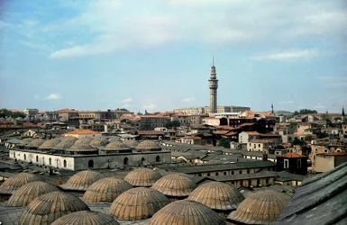 Panoramautsikt över Istanbul, med kupoler av den stora basaren