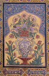 Vas med blommor, dekorativa detaljer från Wazir Khan-moskén (1600-talet), Lahore, Punjab, Pakistan