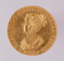 Gyllene krona av drottning Mary II av Portugal (1819-1853) 1835. Diam. 3,1 cm Neapel, arkeologiskt museum