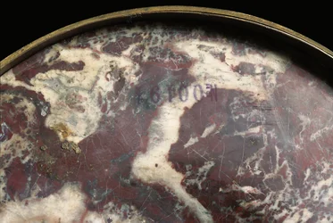 Detalj från en av ett par vaser, ca 1790 (jaspis & ormolu)