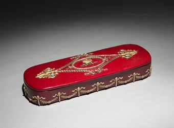 Lackbox, firma Peter Carl Fabergé (1846-1920), ask av Factory N. Lukutin, ca 1890 (lack, papier-maché, guld, diamanter)