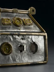 The Monymusk Reliquary, c.8th century AD (brons, silver, trä, kopparlegering, glas, emalj)