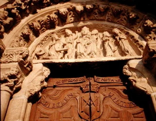 Tympanum av västra portalen av Sta Maria del Azogue