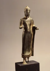 Stående Buddha, Dawravati-perioden (brons)
