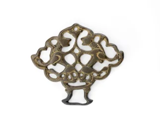 Prydnad med ett par lejon, Seljud dynasti, möjligen 1200-tal (brons med spår av förgyllning)