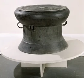 Trumma, Dong Son-stil, 2:a-1:a århundradet f.Kr. (brons) (se även 181009)