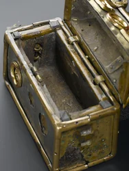 The Monymusk Reliquary, c.8th century AD (brons, silver, trä, kopparlegering, glas, emalj)
