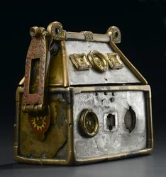 The Monymusk Reliquary, c.8th century AD (brons, silver, trä, kopparlegering, glas, emalj)