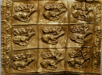 Art Scythian (Scythian civilisation eller Scythia): hölje av guldkoger pryder djur (hjort). Från Tumulus n°4 i Kelermes, Krasnodar-regionen, Kuban, Ryssland, 700-talet f.Kr.