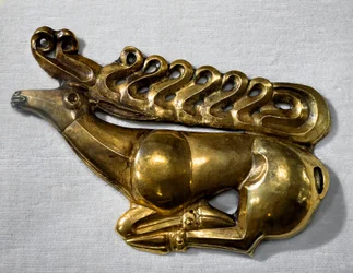 Skytisk konst (skytisk civilisation eller Skythia): sköldemblem i form av ett rådjurslager. Guldföremål från slutet av 700-talet, början av 600-talet f.Kr. Sankt Petersburg, Hermitagemuseet