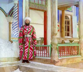 En minister i Emiratet Bukhara i högtidlig klädsel, ca. 1910 (foto)