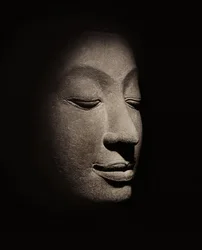 Buddhahuvud från den tidiga Ayutthayaperioden