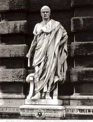 Staty av Emilio Papiniano (marmor)