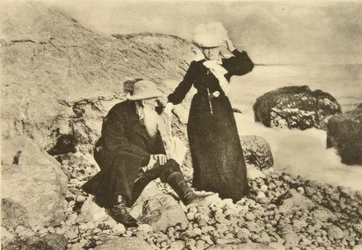 Den ryske författaren Leo Tolstoj och hans hustru Sophia vid Svarta havet, Krim, Ryssland, 1902