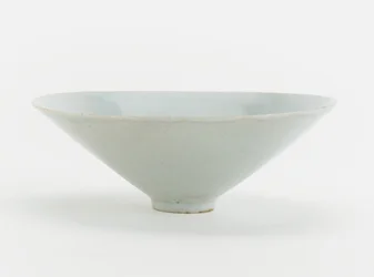 Skål med formpressad design av Fenix och blommor, c.1200 (keramik)