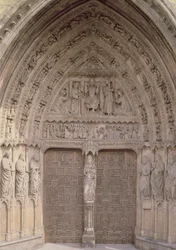 Västfasadens centrala portal