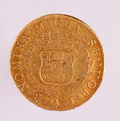 Guldmynt (8 ecu) från Spanien: Ferdinand VI:s regeringstid (1746-1759). 1759 Diameter. 3,5 cm Neapel, arkeologiskt museum