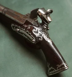 Gammal pistol