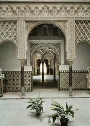 Patio de las Munecas, 1100-1300-talet