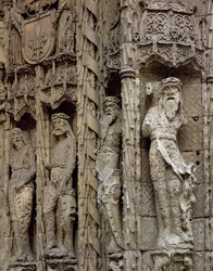 Skulptural detalj av ingångsfasadens vänstra karm, byggd 1488-96 (sten)