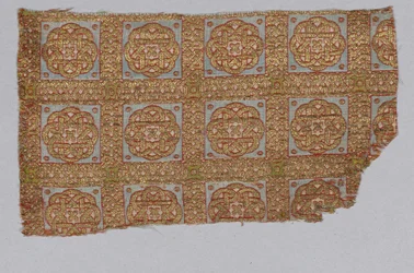 Textilfragment från Dalmatiken i San Valerius (silke, förgyllt djursubstrat runt en silkeskärna)
