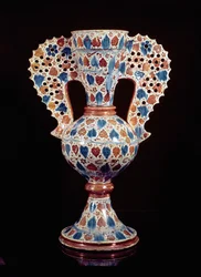 Tennglaserad vas med lysterornament, spansk-morisk, Valencia, 1400-talets 3:e fjärdedel