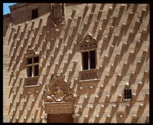Utsikt över gotisk fasad (1493-1517)