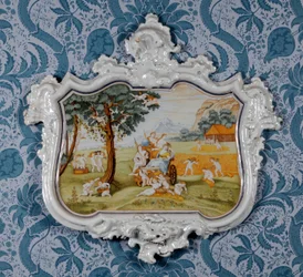 Väggplakett, Alcora Ceramic Factory, ca 1750 (tennglaserat lergods)