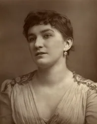 Nelly Bromley, brittisk skådespelare och sångerska, 1882