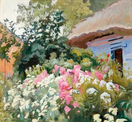 Blommor framför en stuga