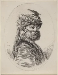 Skäggig mor med en fjäderprydd turban och slöja, vänd åt höger