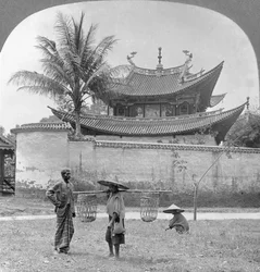 Pittoreska kinesiska Joss House, Bhamo, Burma, 1908