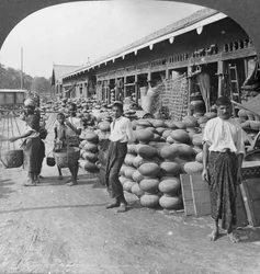 Keramikaffär på en gata i Mandalay, Burma, 1908.