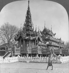 The School of King Thibaw i fortet, Mandalay, Burma, 1908