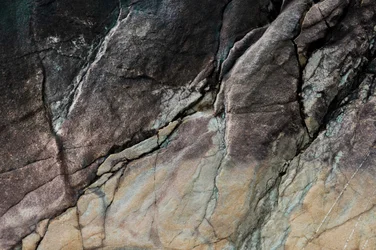 Jordnära bergformation