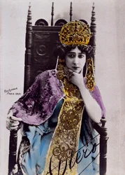 Porträtt av Caroline (La Belle) Otero (1868-1965), vykort med autograf