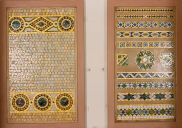 Tiffany-mosaikglas, vänster: för Citizens Bank, Ohio, höger: för First National Bank (provbit)