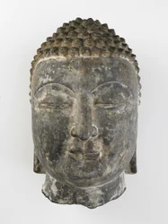 Buddhas kolossala huvud