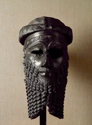 Sumerisk konst: huvud av en kung, kanske Naram-Sin (Naram Sin) (2254-2218 f.Kr.). Bronsskulptur. Omkring 2250 f.Kr. Mått: 36 x 20 cm. Bagdad, Iraks nationalmuseum