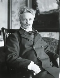 August Strindberg i sitt hus i Stockholm (s/v bild)