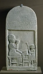 Stela av Sigabbor, mångudens präst, med en arameisk inskription, från Neriab, nära Aleppo