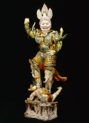 Lokapala (Heavenly Guardian), tidigt 800-tal (lergods med trefärgade (sancai) blyglasyrer)