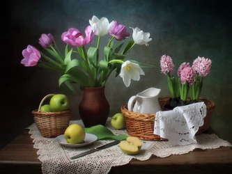 Vårblommor och äpplen