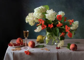 Färgglada frukter och blommor