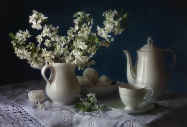 Te-stund med vita blommor