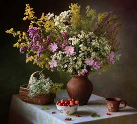 Vildblommor och sommarbär