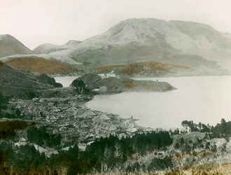 Ashi-sjön i Hakone ca 1900 - 1915 (fotografi)